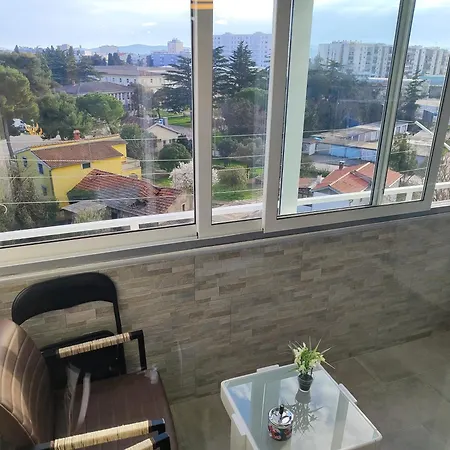 Apartment With Garage *
